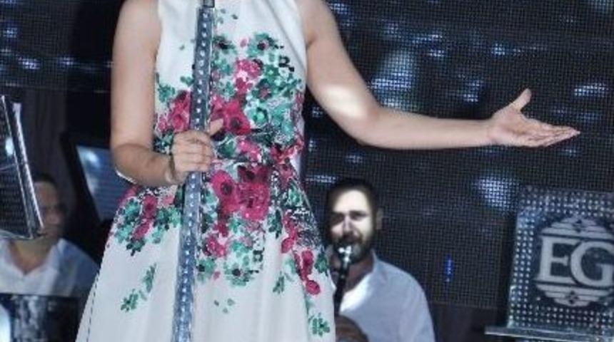 Ebru G&uuml;ndeş Yaz Konserlerine Başladı