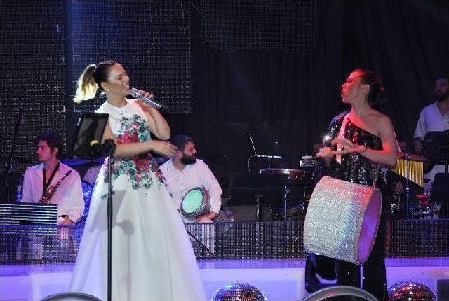 Ebru Gündeş Yaz Konserlerine Başladı