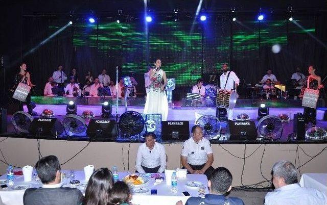 Ebru Gündeş Yaz Konserlerine Başladı