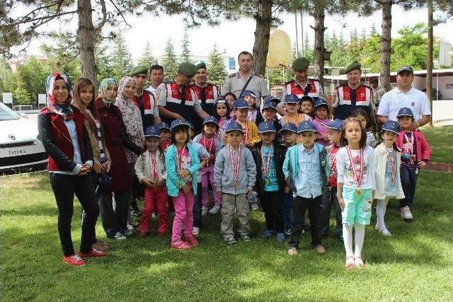 Minik &Ouml;ğrenciler Kışlada &ldquo;gangnam Style&rdquo; Dansı Yaptı 1