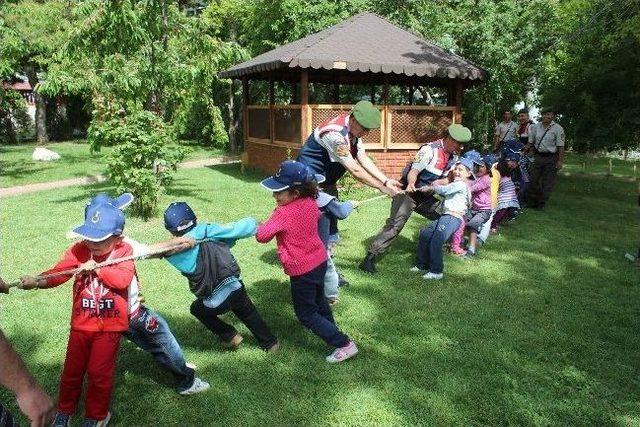 Minik &Ouml;ğrenciler Kışlada &ldquo;gangnam Style&rdquo; Dansı Yaptı 2