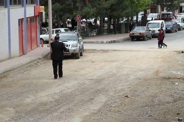 Se&ccedil;im Bitti, Asfalt Bitmedi 1