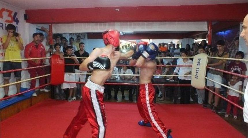 Kick Boks&ccedil;ular Fırtına Gibi Esti..