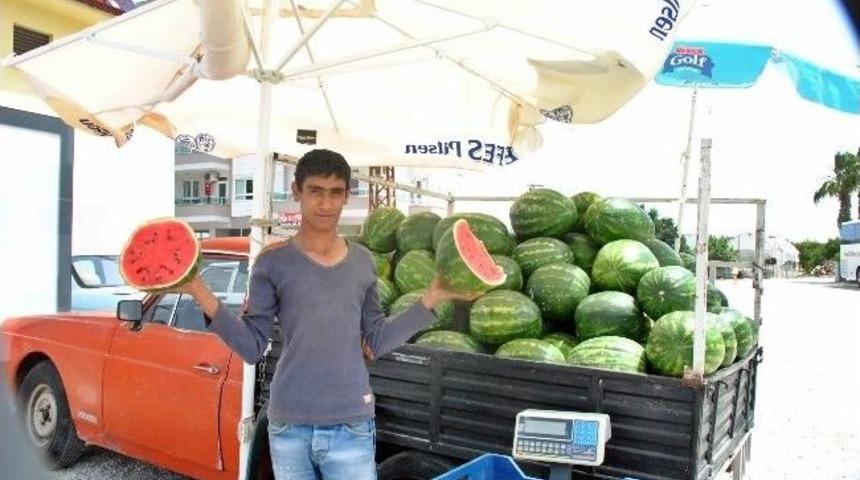 Yazın G&ouml;zdesi Karpuz Tezgahlardaki Yerini Aldı