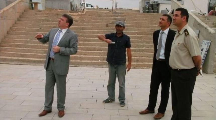 -kaymakam Karahan, Kampus Ve Yurt Binasında