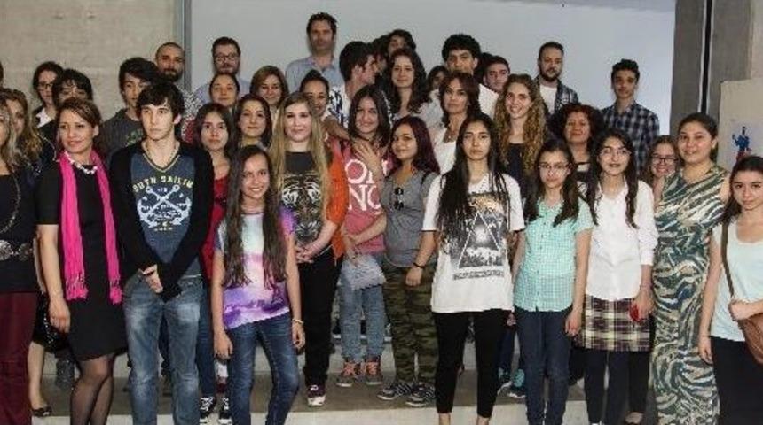 İzmirli &Ouml;ğrencilerden S&uuml;per Kahramanlar