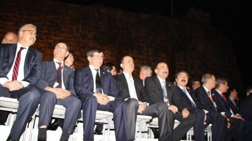 T&uuml;rk Konseyi 4. Zirvesi&rsquo;nin İlk G&uuml;n&uuml; Bodrum Kalesi&rsquo;ndeki M&uuml;zik Dinletisi İle Son Buldu