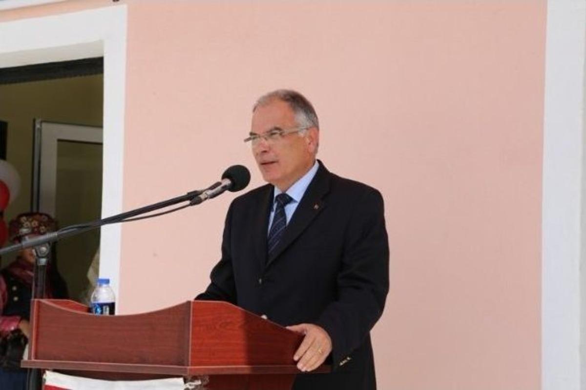 Vali Toprak, Sel&ccedil;uk'ta Bir Dizi A&ccedil;ılışlarda Bulundu