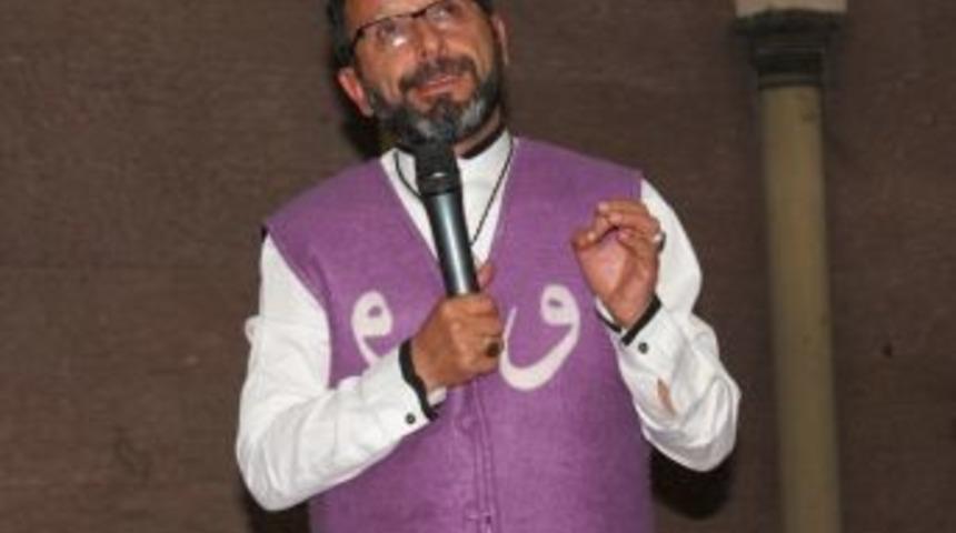 İlahiyat&ccedil;ı Yazar Sinan Yağmur, Ağrı'nın Patnos İl&ccedil;esinde Bulunan K&uuml;lt&uuml;r Merkezindeki S&ouml;yleşide "aşk"ı Anlattı