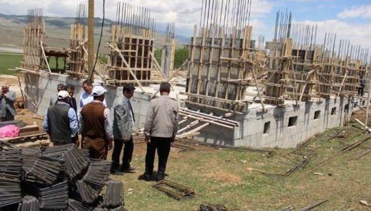 Özalp Kaymakamı Okul Ve Lojman İnşaatlarını Denetledi G3