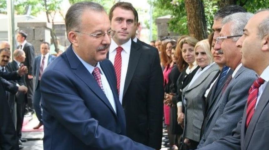 Kars Valisi G&uuml;nay &Ouml;zdemir G&ouml;reve Başladı