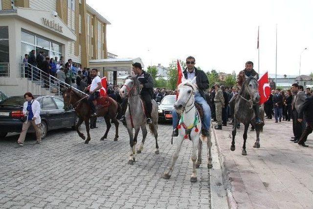 Vali Azizoğlu Atlarla Uğurlandı