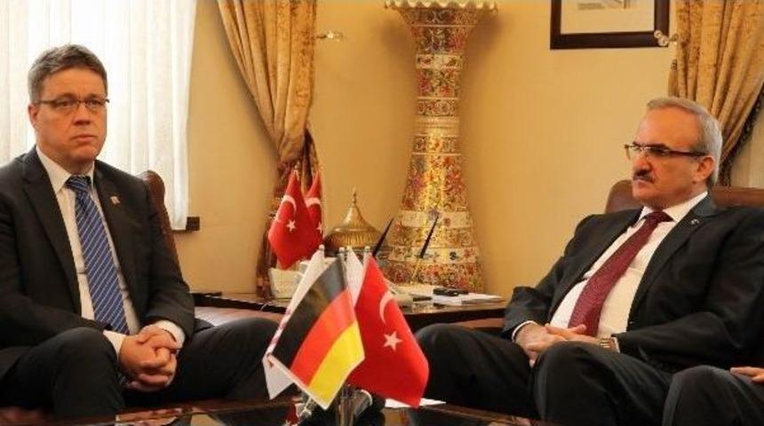 "son D&ouml;nemdeki Tartışmalar İlişkilerimizi Bozamaz"