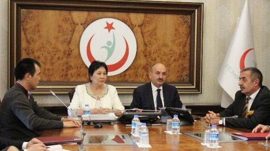 Bakan M&uuml;ezzinoğlu, Kırgız Mevkidaşıyla Bir Araya Geldi