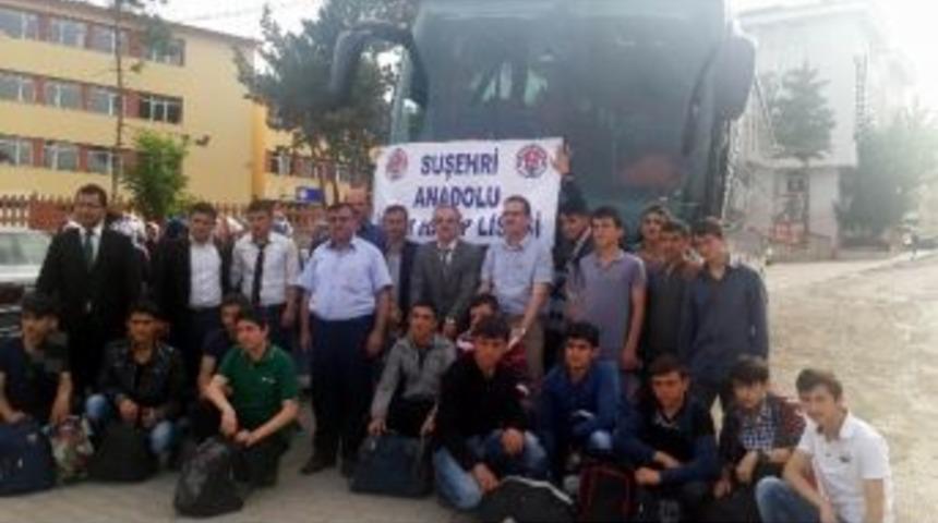 Suşehri&rsquo;nde Başarılı &Ouml;ğrenciler &Ouml;d&uuml;llendirildi