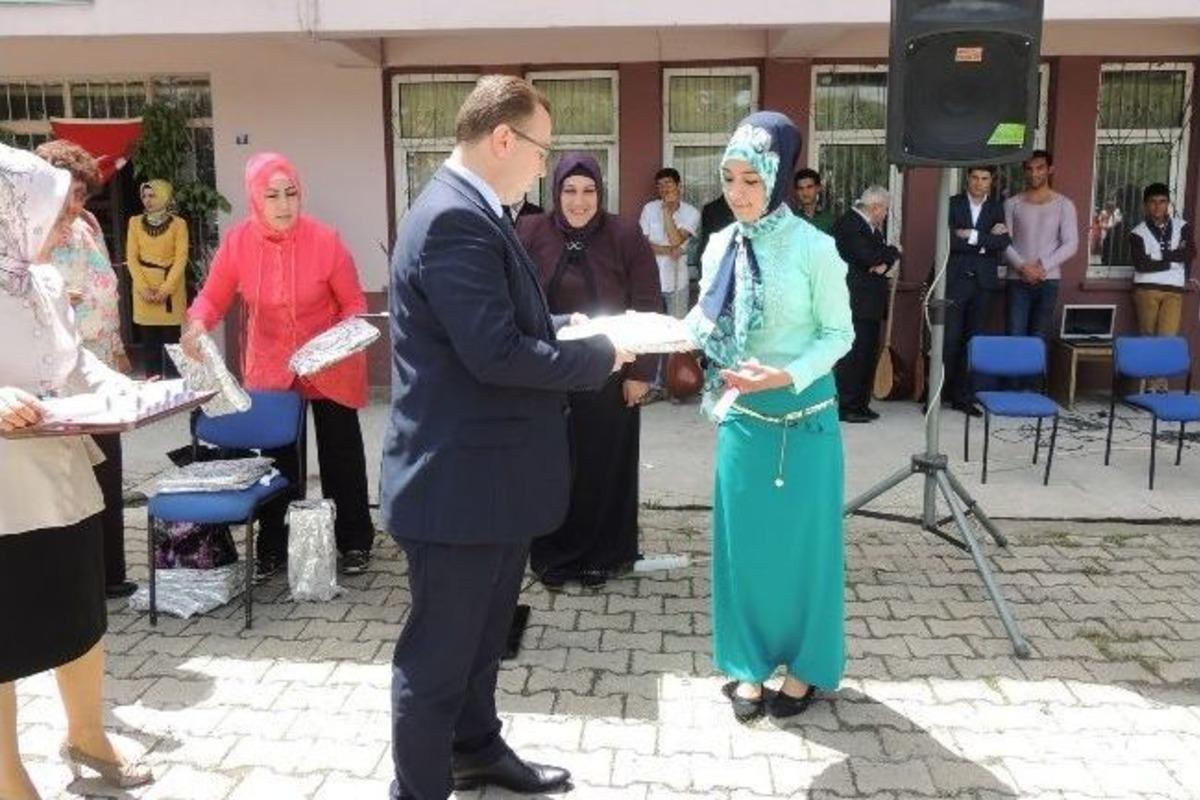 Eleşkirt Halk Eğitim Merkezinde Yılsonu Sertifika T&ouml;reni Yapıldı