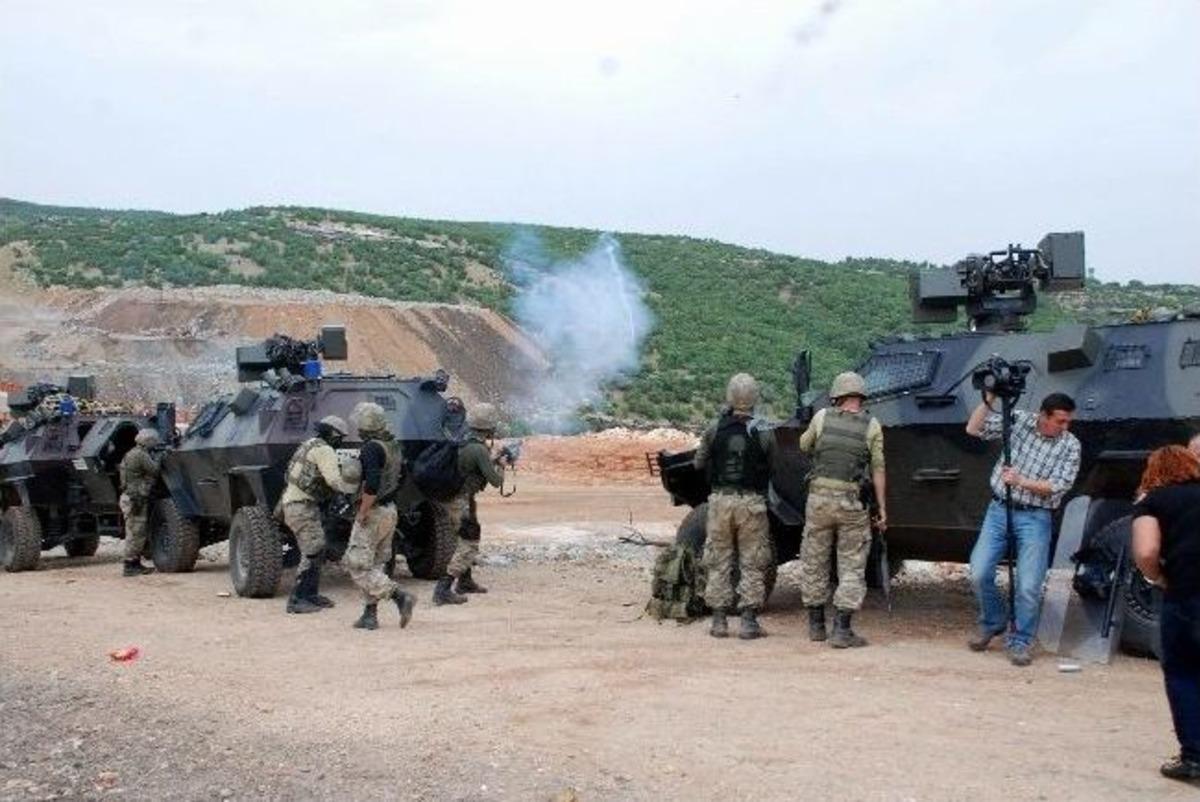 Diyarbakır'da &Ccedil;atışma