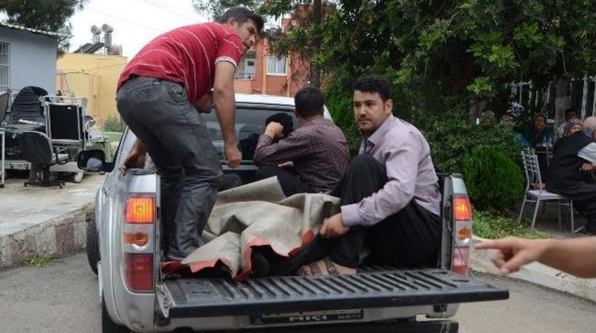 Bi&ccedil;erd&ouml;verin Altında Kalan Operat&ouml;r&uuml;n Cenazesi Pikapla Getirildi