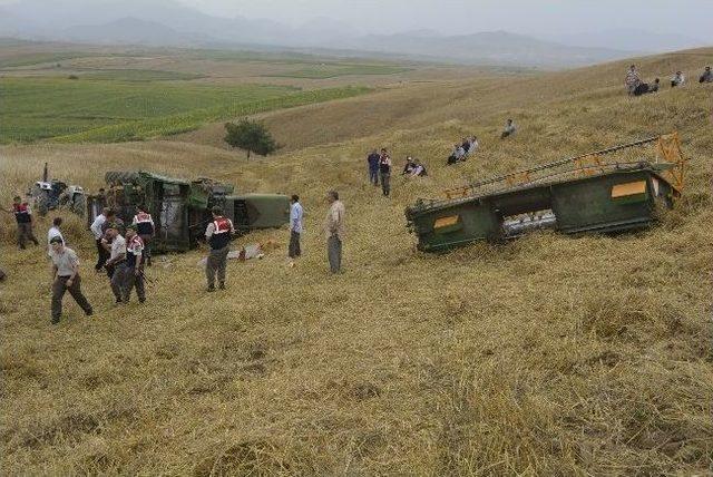 Bi&ccedil;erd&ouml;verin Altında Kalan Operat&ouml;r&uuml;n Cenazesi Pikapla Getirildi 2