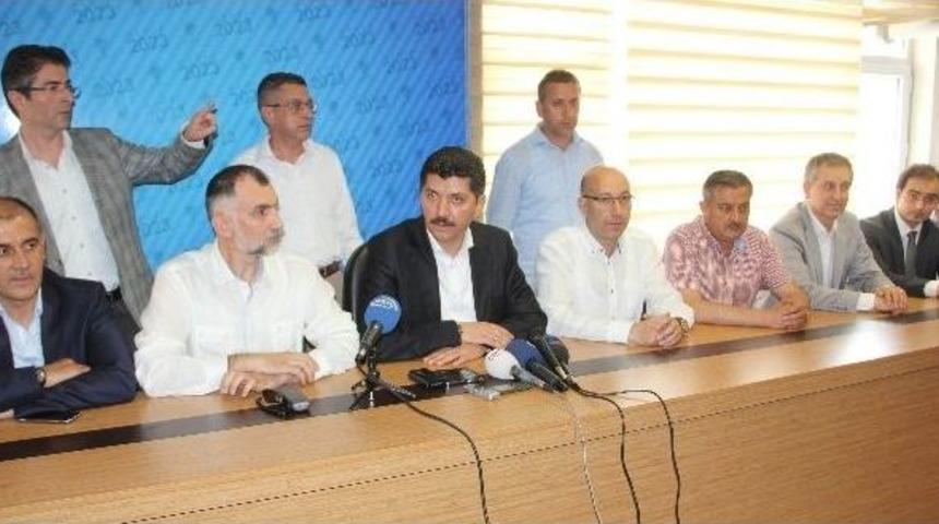 Ak Parti Karab&uuml;k İl Y&ouml;netimi İstifa Etti