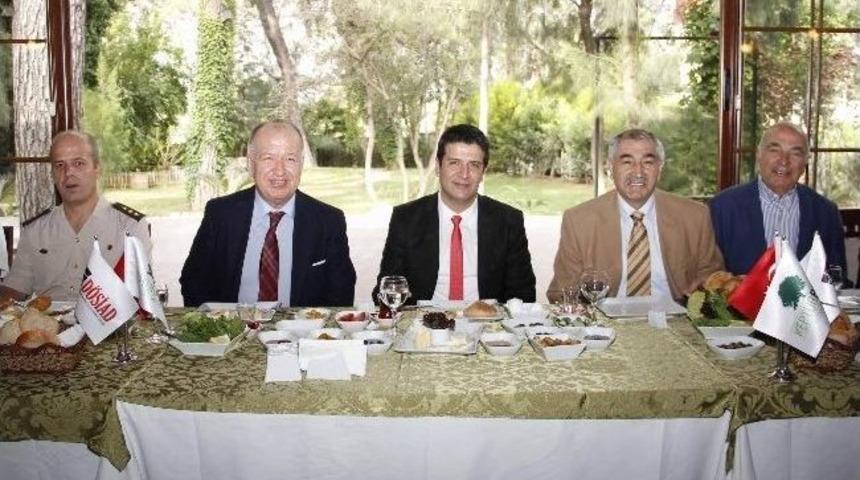 D&ouml;şemealtı Belediye Başkanı Gen&ccedil;, İşadamlarıyla Buluştu