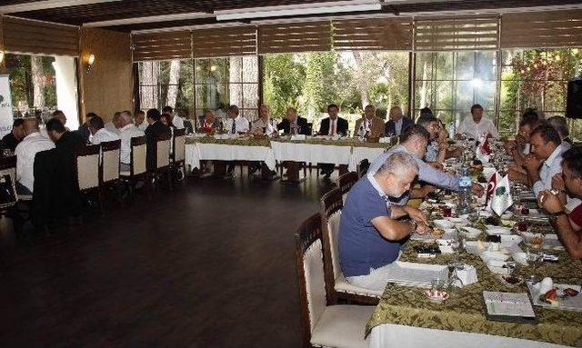 D&ouml;şemealtı Belediye Başkanı Gen&ccedil;, İşadamlarıyla Buluştu 1