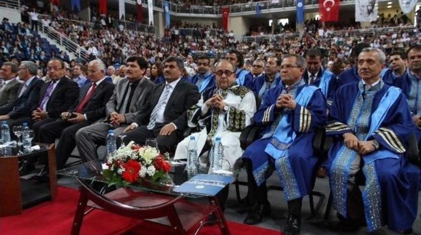 Pa&uuml;&rsquo;de Bin 600 &Ouml;ğretmen Adayı Mezun Oldu