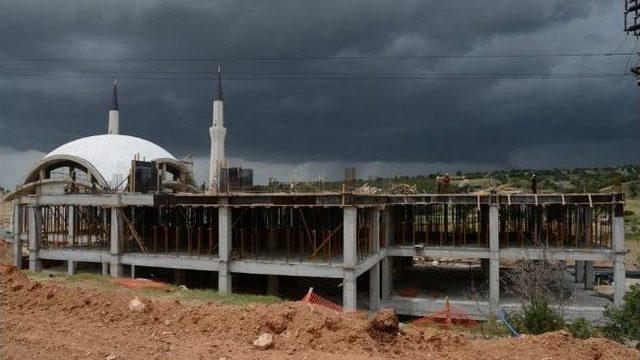 Uşak Üniversitesi İslami İlimler Fakültesi Binası Hızla Yükseliyor