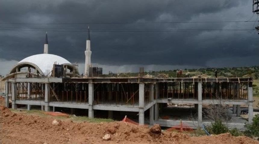 Uşak Üniversitesi İslami İlimler Fakültesi Binası Hızla Yükseliyor