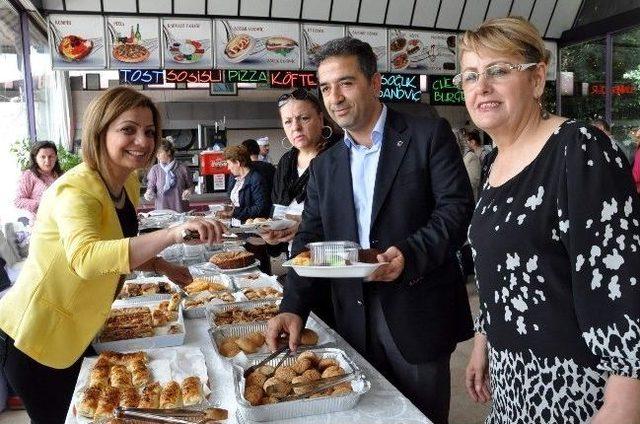 Umut Yardımlaşma Ve Dayanışma Derneğinden Kermes