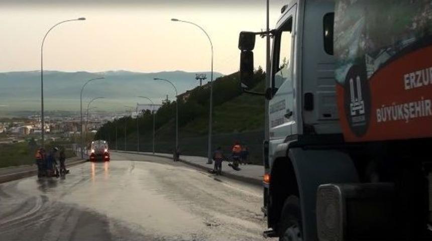 Erzurum B&uuml;y&uuml;kşehir Belediyesi&rsquo;nden Şafak Vakti Temizlik Seferberliği