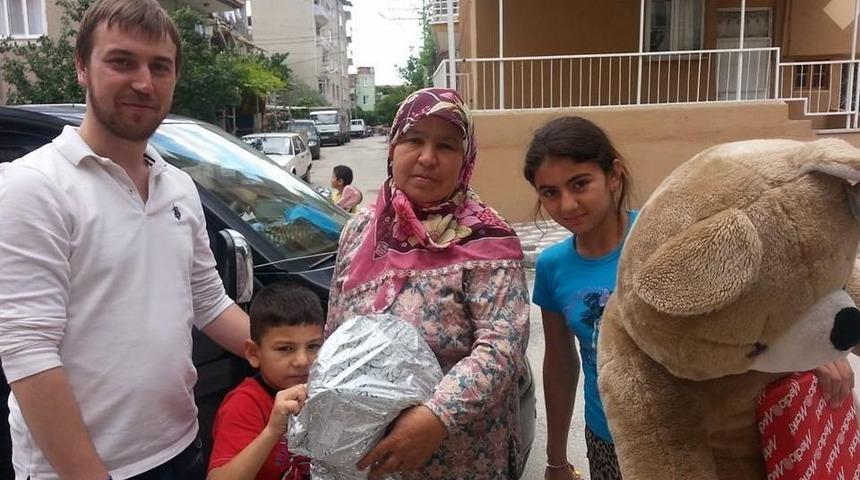 Soma'daki &Ccedil;ocuklara Oyuncak Yardımı