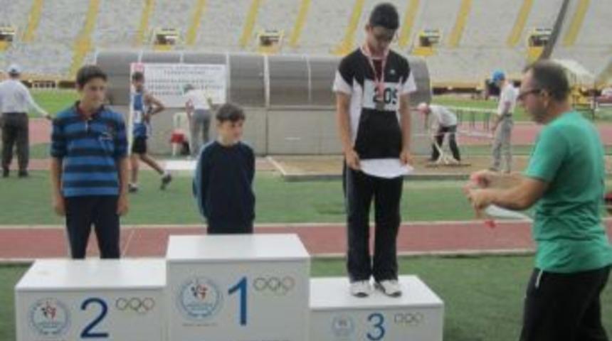 Atakan &Ouml;zal &Ccedil;ifte Başarı