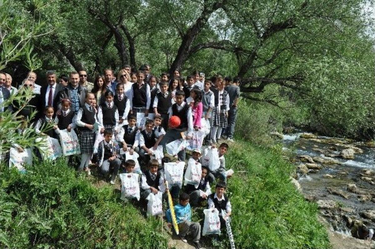 Edremit Engil Şelalesinde Okuma Ş&ouml;leni