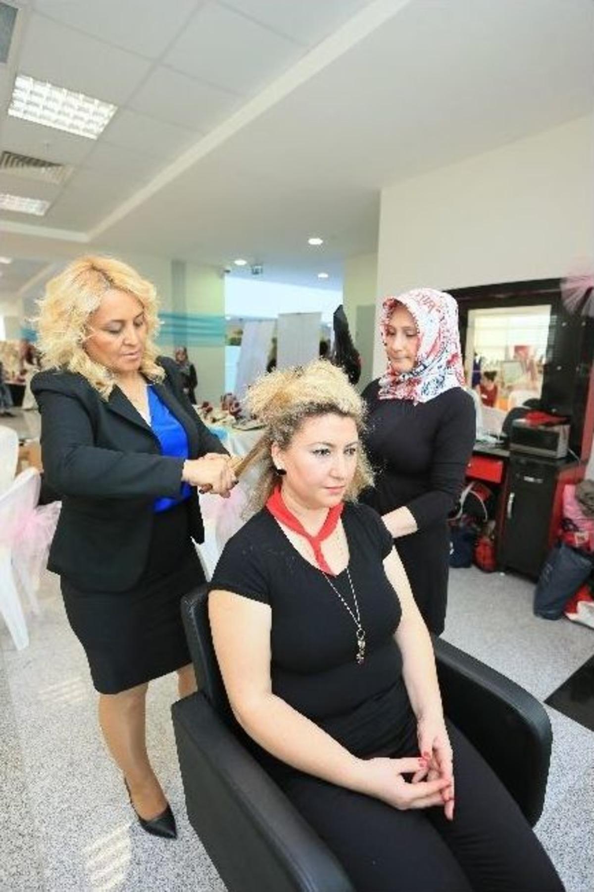 Sultangazili Kursiyerler &ldquo;yıl Sonu Sergisi&rdquo; İle B&uuml;y&uuml;ledi