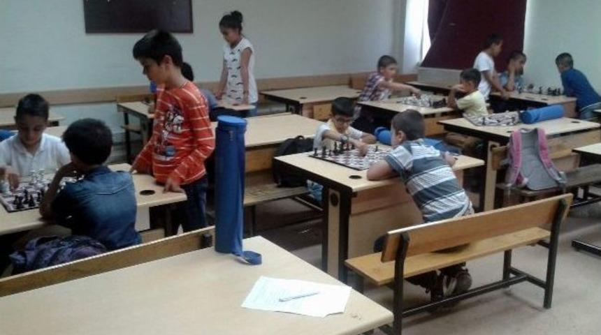 &Ouml;ğrenciler Arası Satran&ccedil; Turnuvası