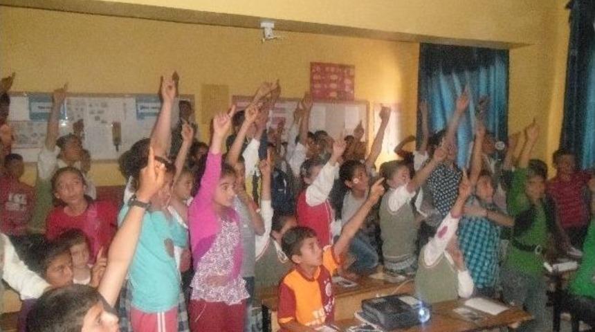 Emniyetten &Ouml;ğrencilere Eğitim Semineri