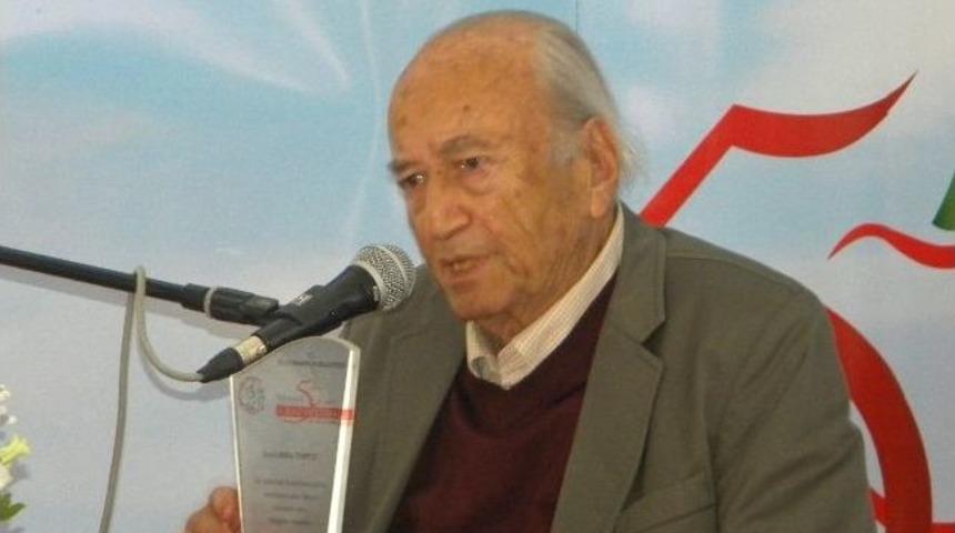 Gazeteci Yazar Hıfzı Topuz "g&uuml;n&uuml;m&uuml;zde K&ouml;şe Yazarlığı Farklı Bir Boyut Kazanmıştır"