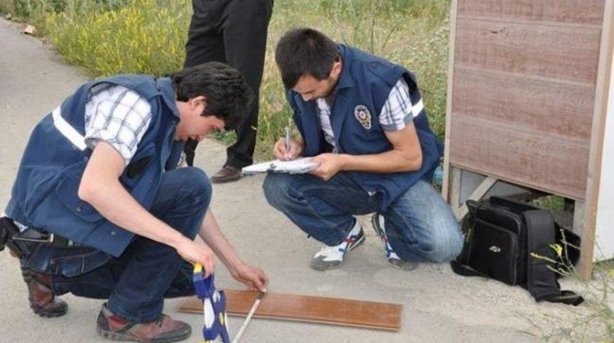 6 Metrelik Reklam Tabelasından D&uuml;şen &Ccedil;ocuk Ağır Yaralandı