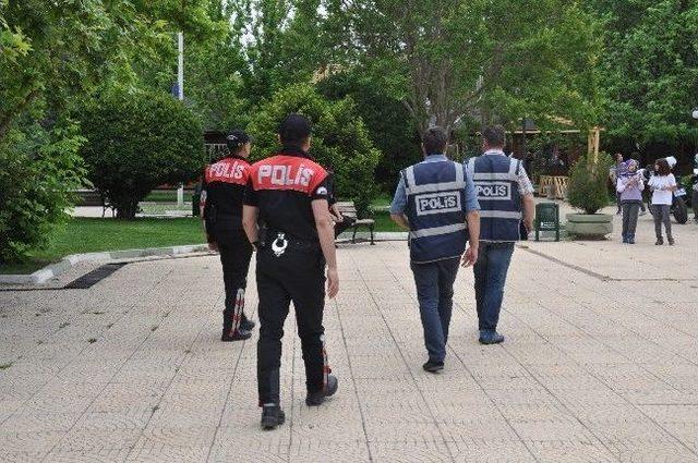 Polis Ekipleri Çalışmalarını Hız Kesmeden Sürdürüyor