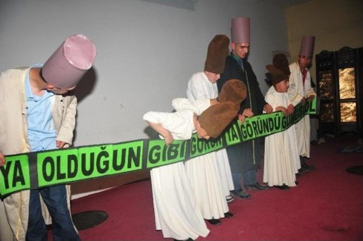 &Ccedil;atak Atat&uuml;rk Ortaokulu &Ouml;ğrencilerinin Tiyatro G&ouml;sterisine Zihinsel Engelliler Damga Vurdu