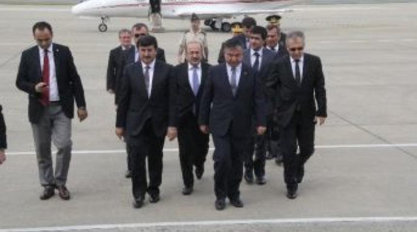 Bakan Yılmaz Ayasofya&rsquo;da Yapılan Kentsel D&ouml;n&uuml;ş&uuml;m &Ccedil;alışmalarını Takdir Etti