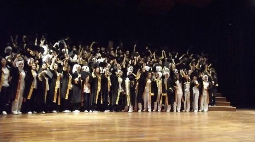 Ebe Ve Hemşireler T&ouml;renle Yemin Etti