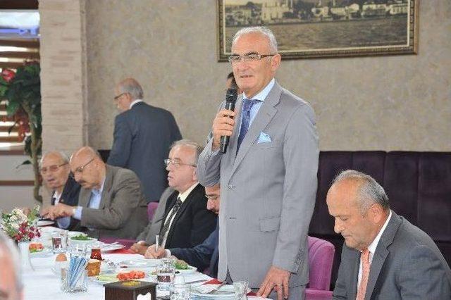 Yılmaz: “bilen De Bilmeyen De Konuşuyor”