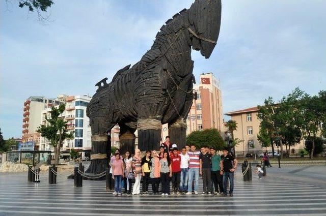 Şehitler Mekânını Gezen Öğrenciler Gaziler Diyarı’na Döndüler