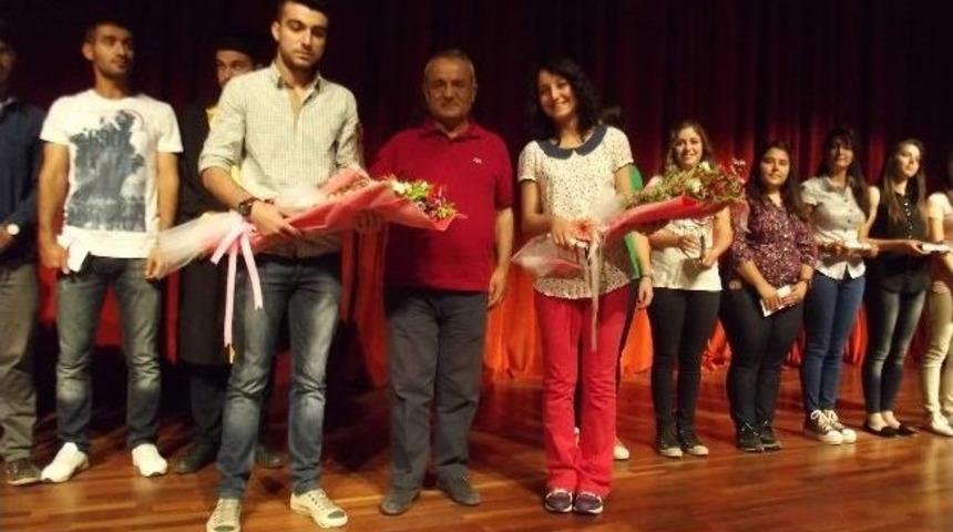 Başaralı Sporcu &Ouml;ğrenciler &Ouml;d&uuml;llendirildi