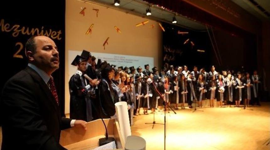 İhlas Koleji, 2014&rsquo;&uuml;n İlk Mezunlarını Uğurladı