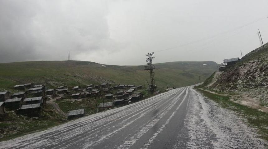 Şavşat-Ardahan Yolunda Dolu Yağışı