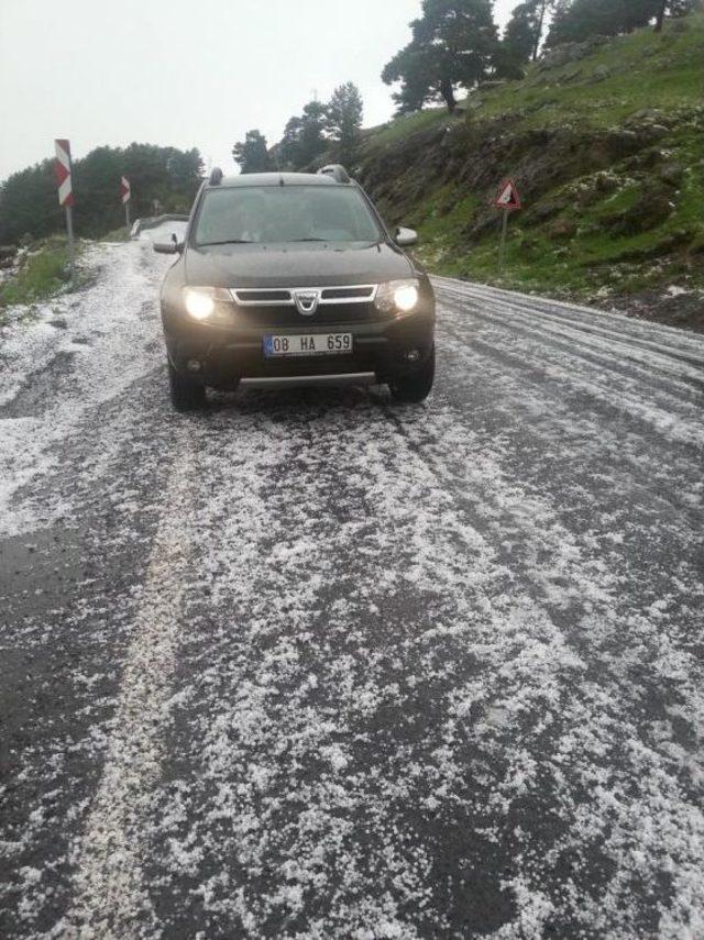 Şavşat-Ardahan Yolunda Dolu Yağışı