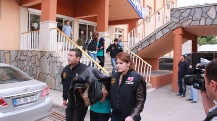 &Ouml;rg&uuml;te Eleman Sağlayan 5 Kişiden 3&rsquo;&uuml; Adliyeye Sevk Edildi